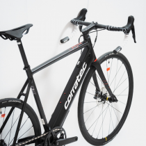 BICICLETA ELTRICA CORRATEC E-CORONES ELITE PRIETO/BRANCO/VERMELHO